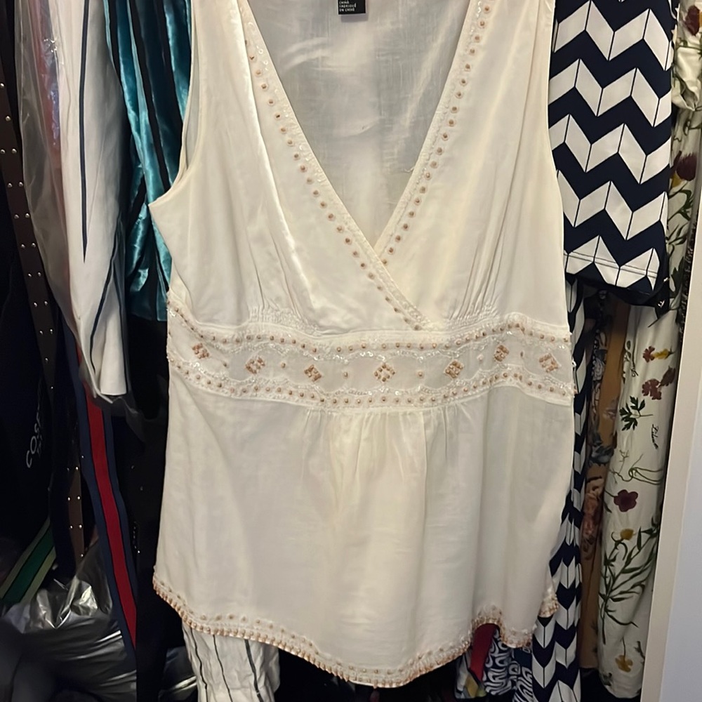 DKNY sleeveless blouse off-white with sequins and wood beading
